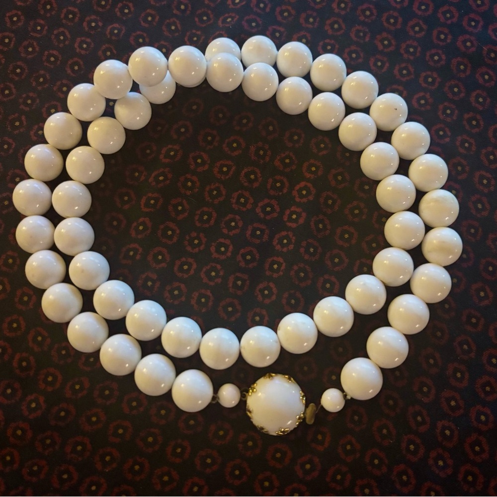 Vintage Austrian Made White Beaded Silk String Round Necklace - Picture 8 of 11